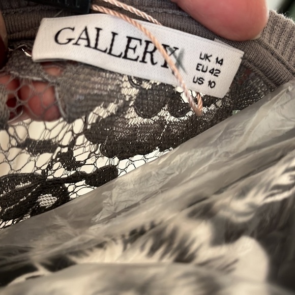 Gallery size large gray / taupe lace lined short sleeve  tee - Picture 7 of 14